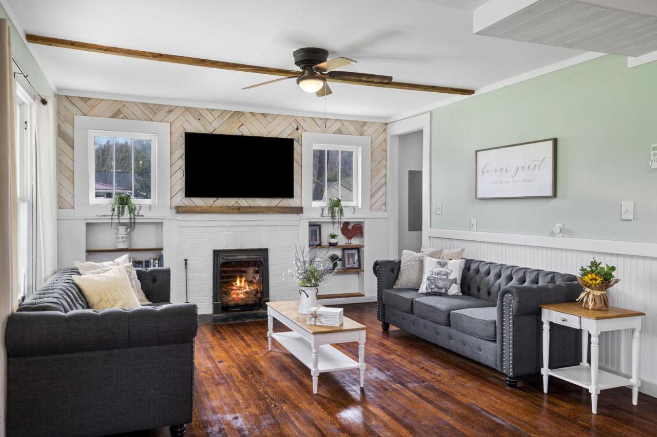 Charming 4 Bedroom Farmhouse With Large Backyard For Entertaining Mountain City 外观 照片